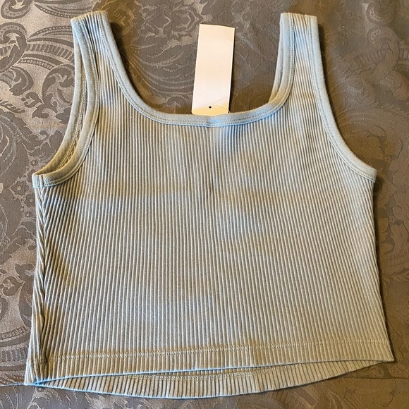 BNWT Uniqlo ribbed cropped tank - Picture 2 of 2